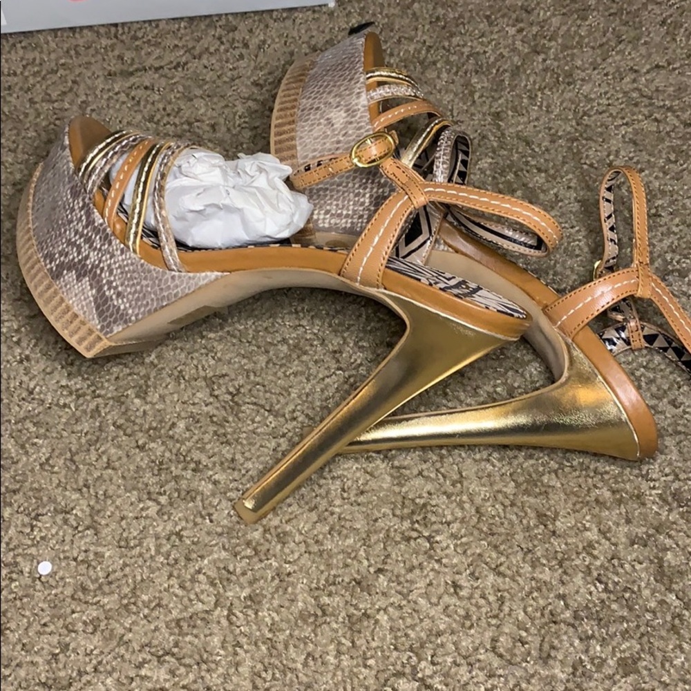 Shoes - Picture 4 of 4